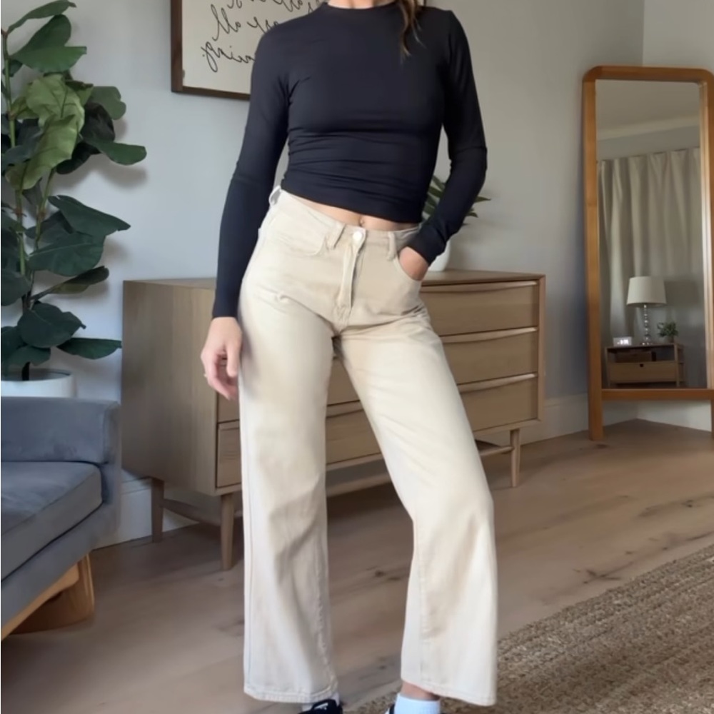 Levi’s High Loose women’s Jeans in beige, size 27